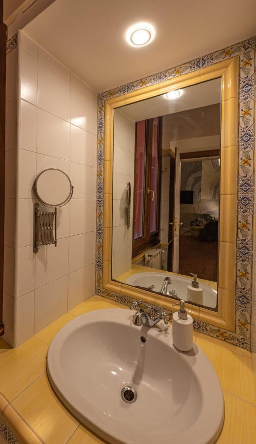 Anna Trevi - Luxury In Appartamento