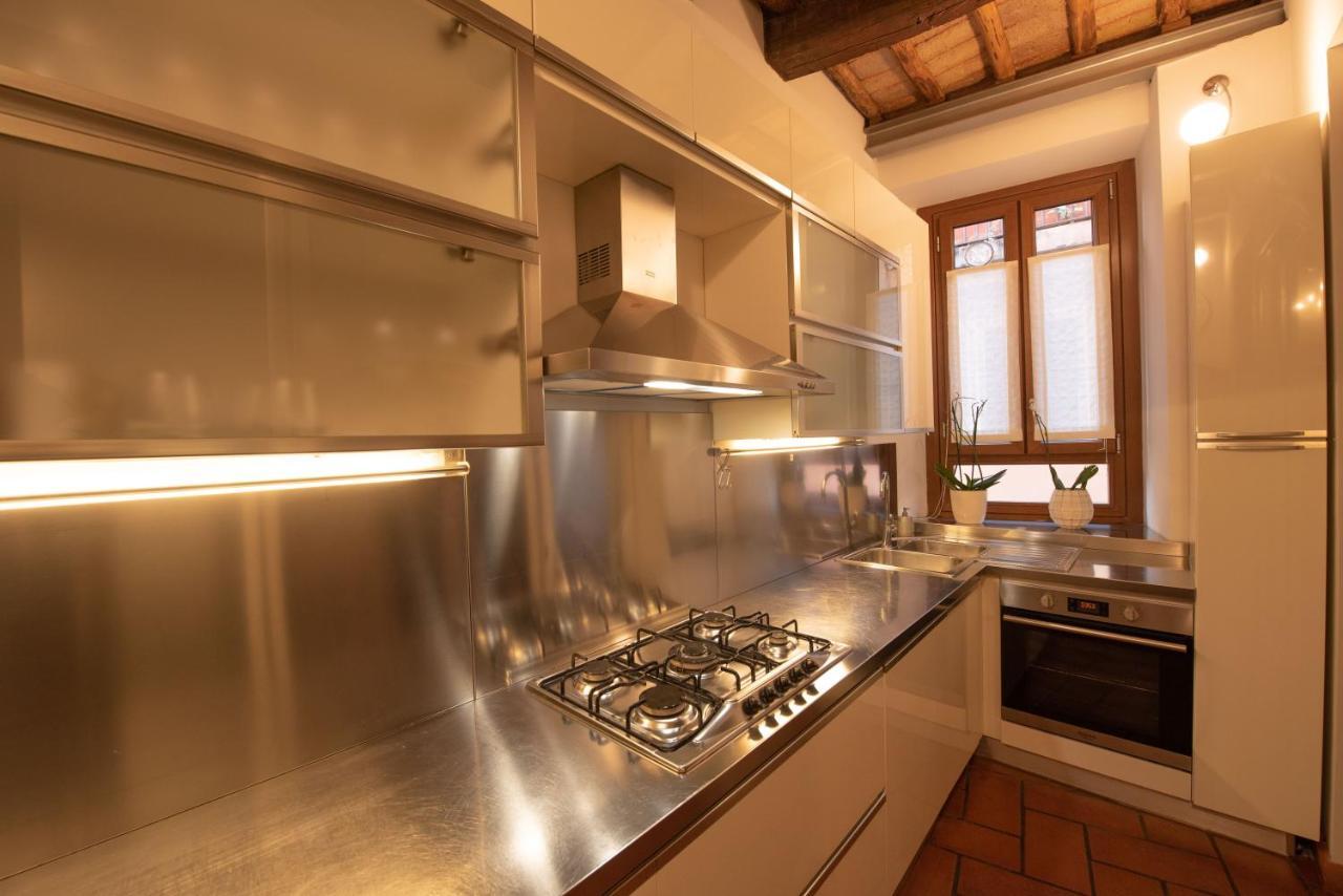 Anna Trevi - Luxury In Appartamento